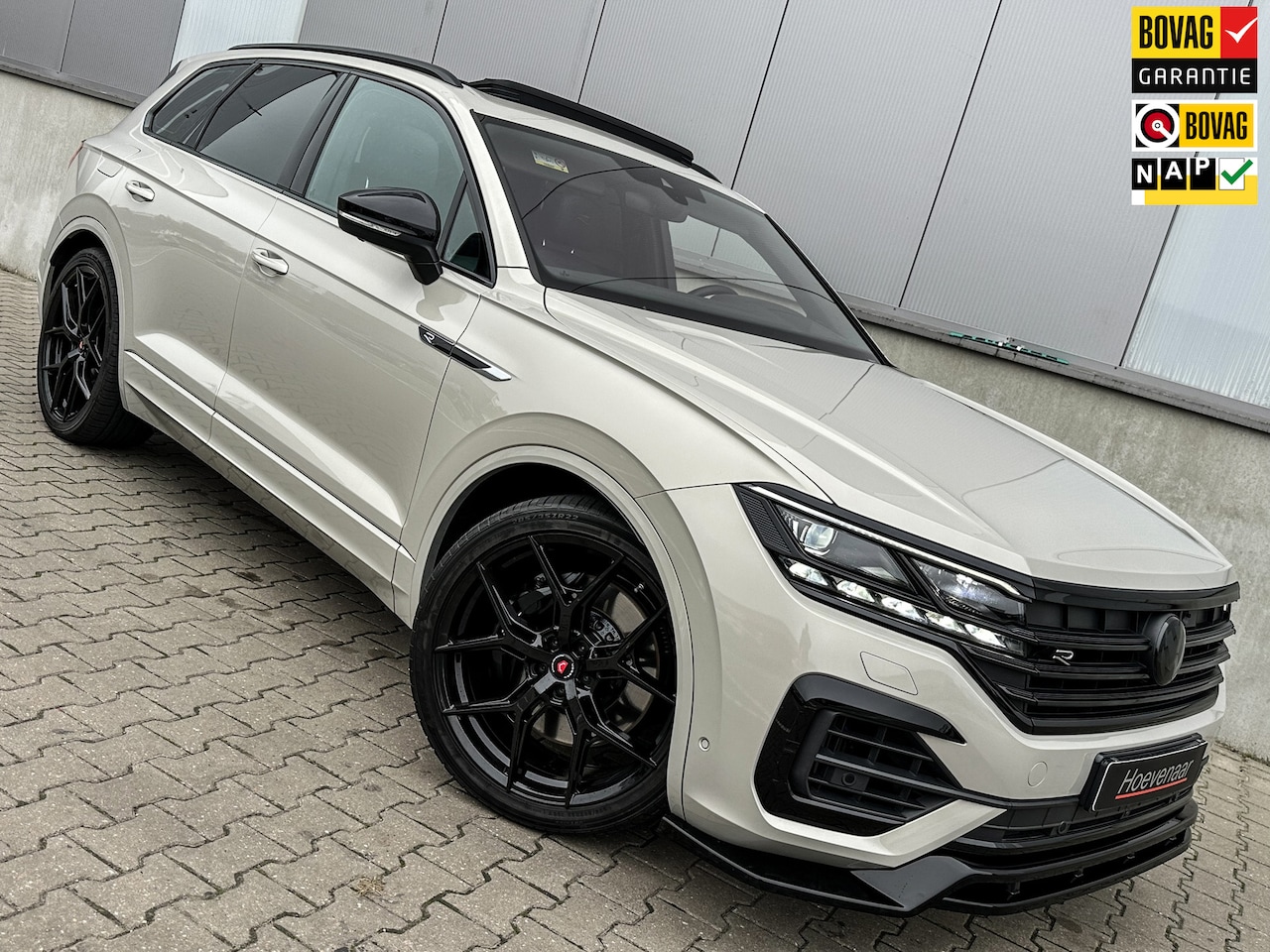 Volkswagen Touareg - 3.0 TSi R 462Pk eHybird 22Inch VOSSEN SechHura Puglia Uniek Full option - AutoWereld.nl