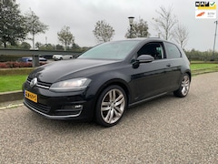 Volkswagen Golf - 1.4 TSI Highline * APK * NAP * PANORAMADAK