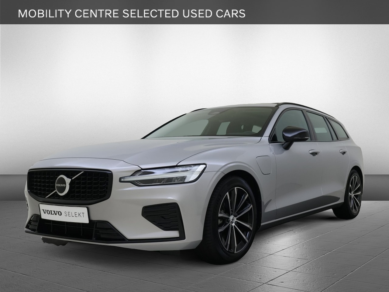 Volvo V60 - T6 AWD Plus Dark | Panoramadak | Dodehoekdetectie | - AutoWereld.nl