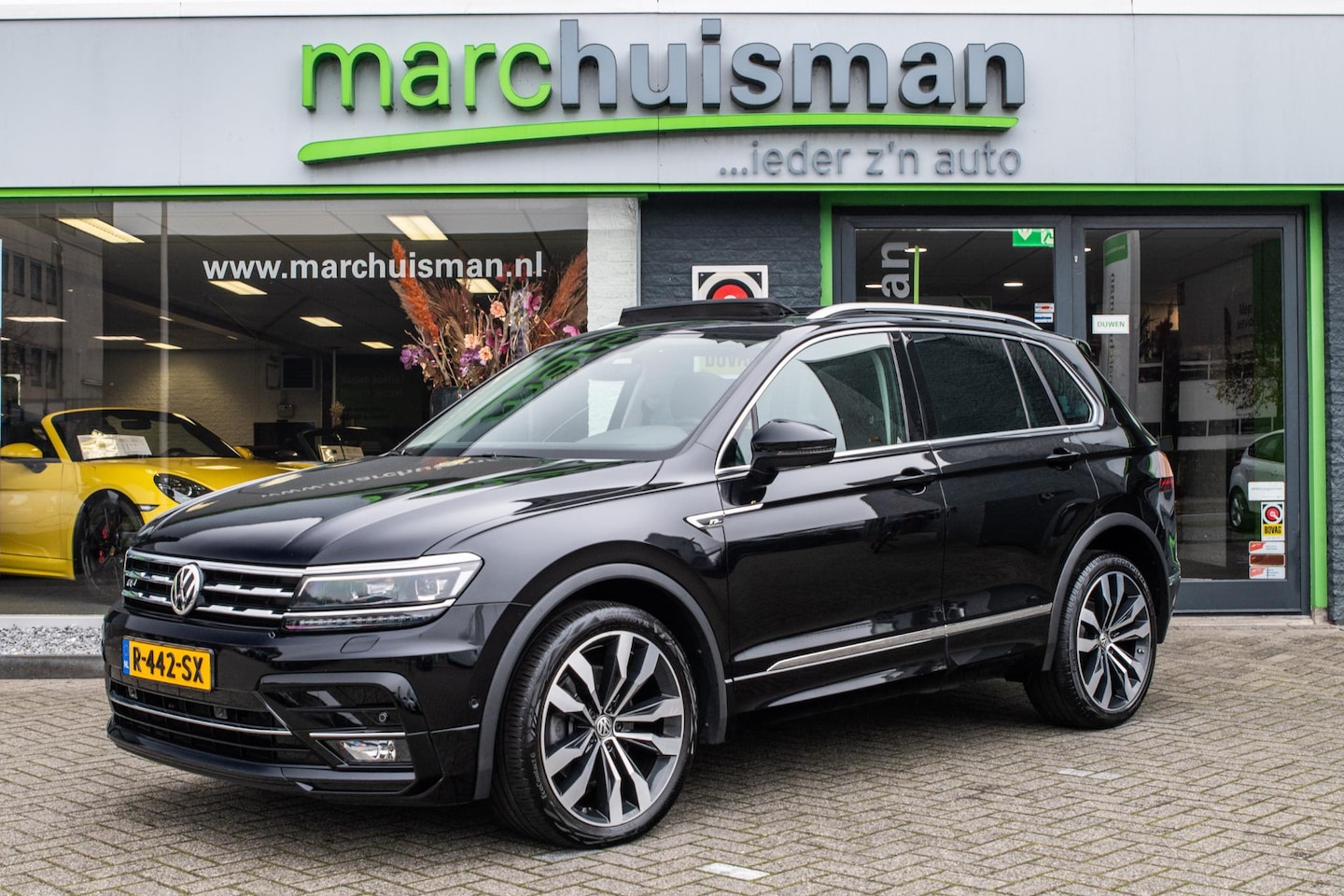 Volkswagen Tiguan - 2.0 TSI 4Motion Highline R-Line / PANODAK / ADAPTIVE CRUISE / TREKHAAK - AutoWereld.nl