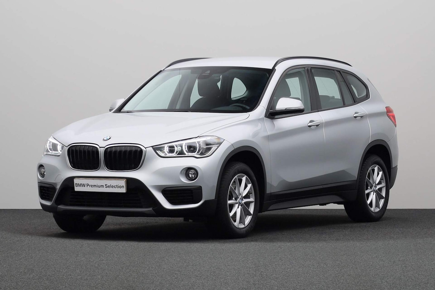 BMW X1 - sDrive20d Executive | Sportstoelen | Navigatiesysteem | Elektrische achterklep | Climaat c - AutoWereld.nl