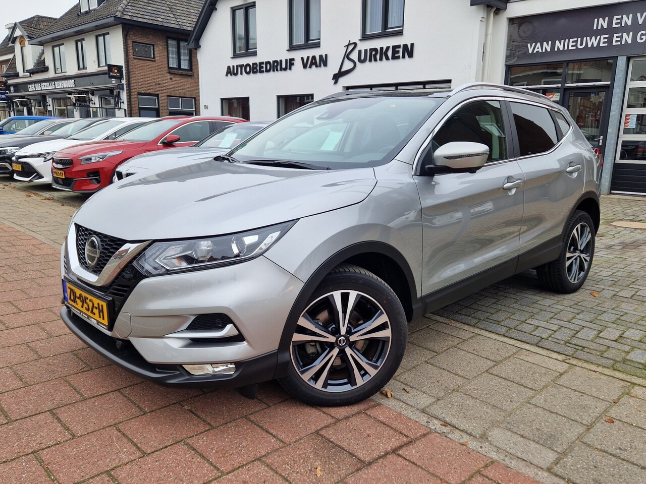 Nissan Qashqai - 1.3 DIG-T N-Connecta, Panoramadak,Navigatie,Apple Car Play,Android - AutoWereld.nl