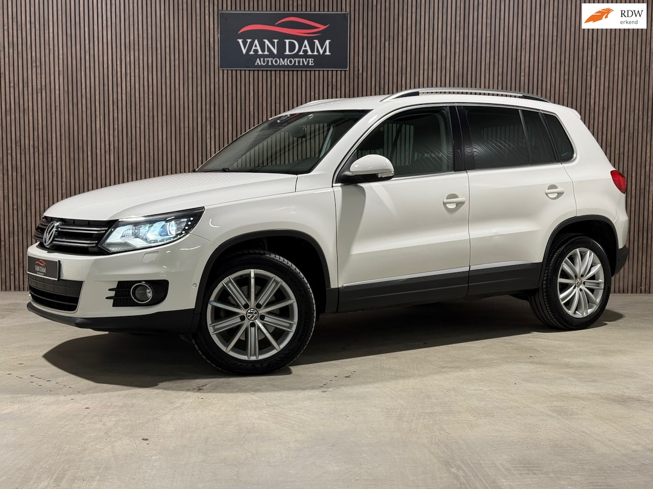 Volkswagen Tiguan - 2.0 TSI Sport&Style 4Motion 2011 XENON LEDER - AutoWereld.nl