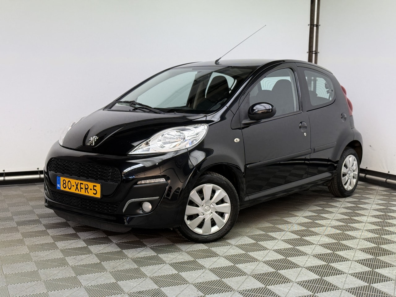 Peugeot 107 - 1.0 Active 5-drs Airco Elek. Pakket NL Auto - AutoWereld.nl