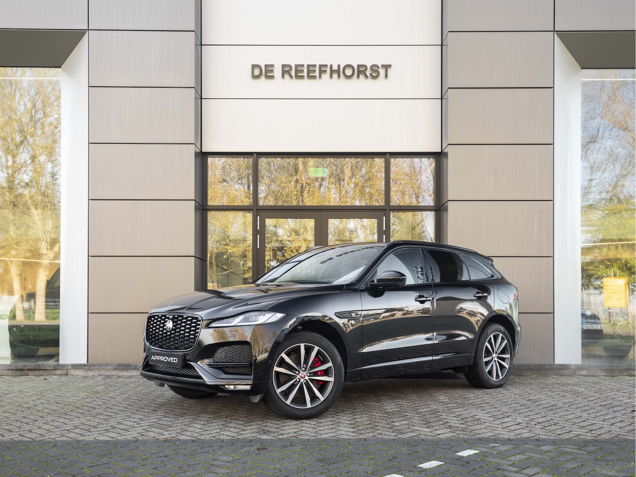 Jaguar F-Pace - P400e PHEV R-Dynamic S Head-Up Display | Stuurwielverwarming | Stoelverwarming | Panoramad - AutoWereld.nl