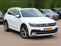 Volkswagen Tiguan - 1.4 TSI ACT Connected Series R-line / Trekhaak / Panoramadak / Head-up / 19'' / Navigatie