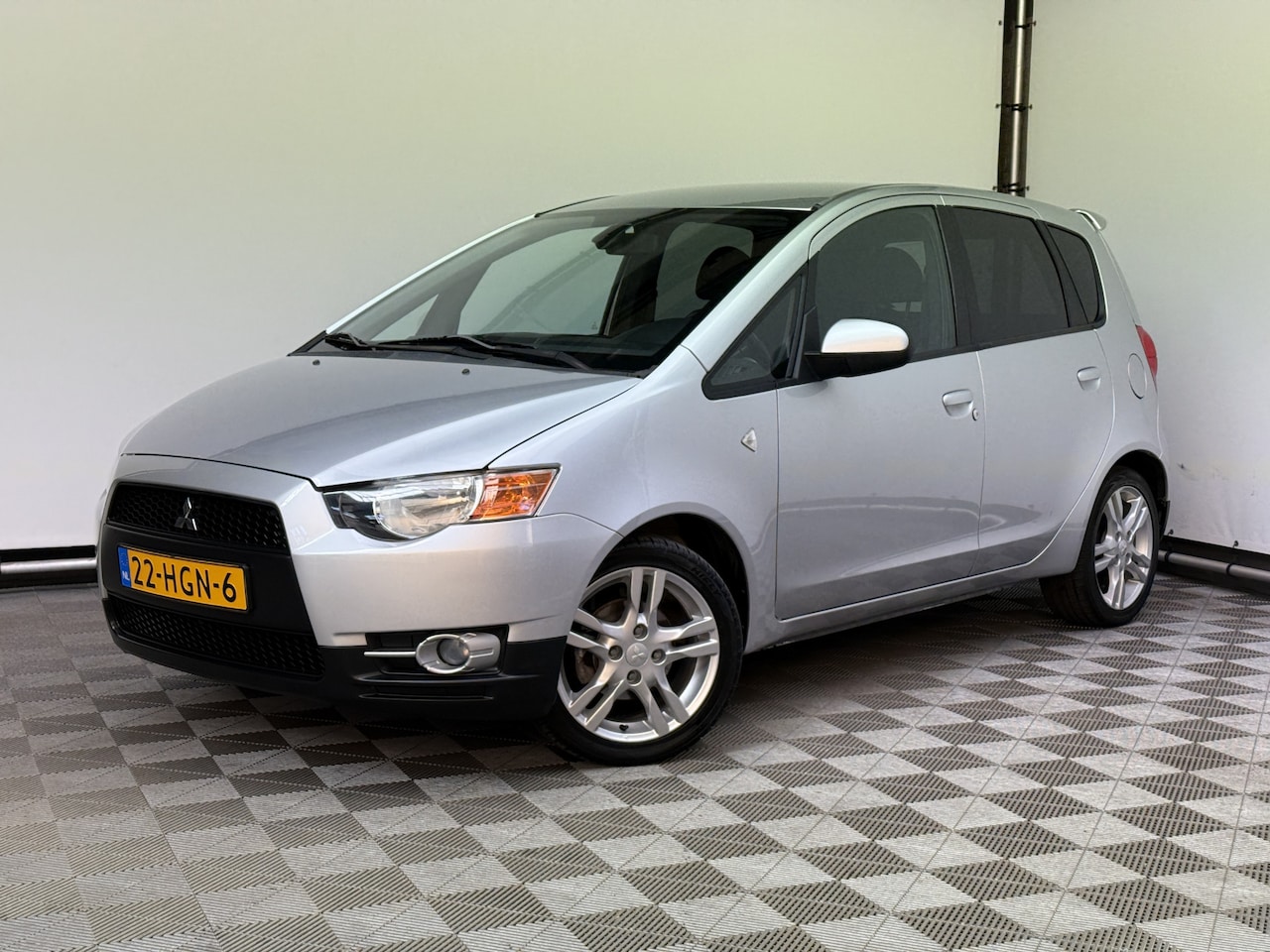 Mitsubishi Colt - 1.3 Intro Edition 5-drs Airco LM15" Cruise NL Auto - AutoWereld.nl