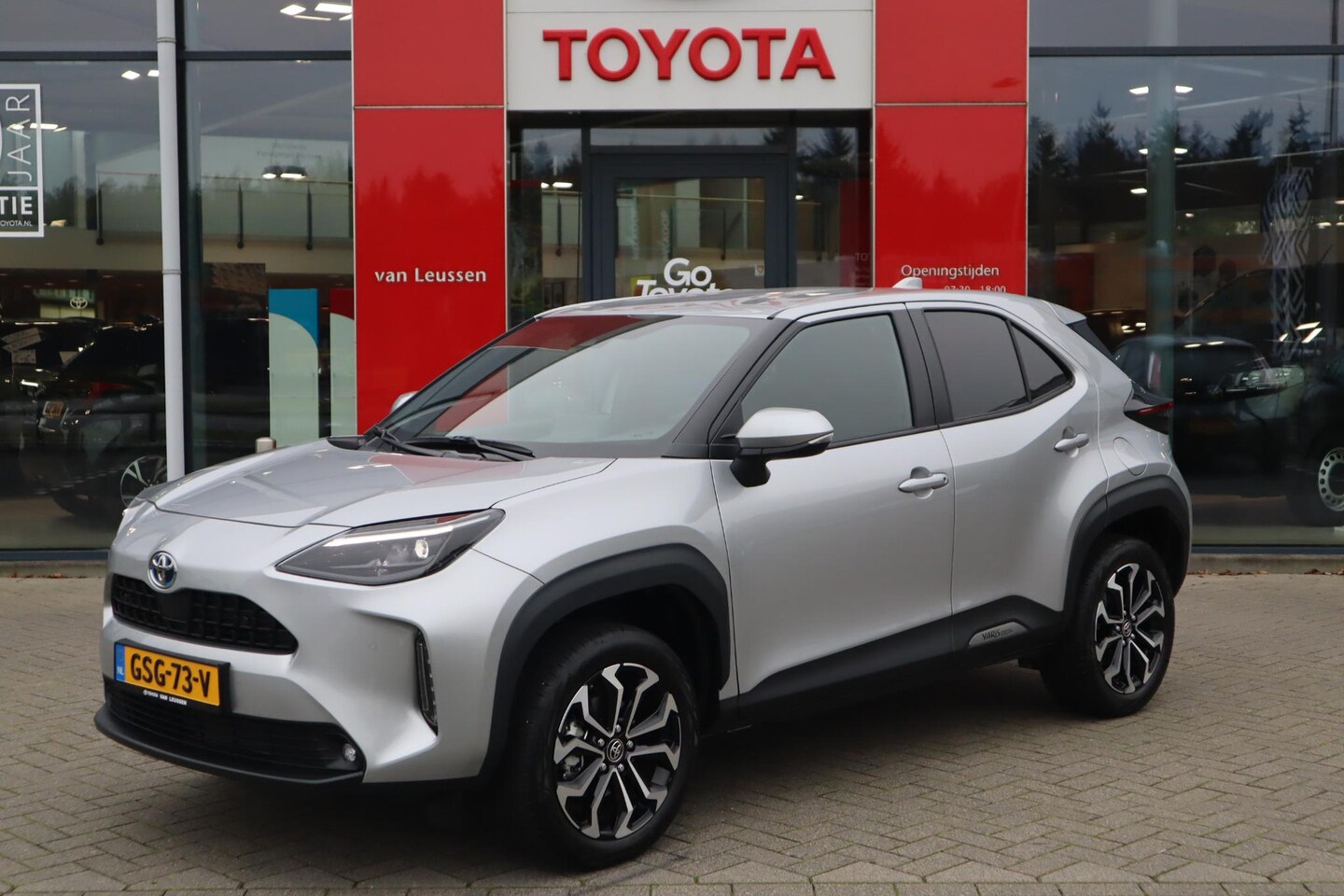 Toyota Yaris Cross - 1.5 HYBRID DYNAMIC+ STOEL/STUURVERW PARK-SENSOREN APPLE/ANDROID CLIMA AD-CRUISE 17" LM-VEL - AutoWereld.nl