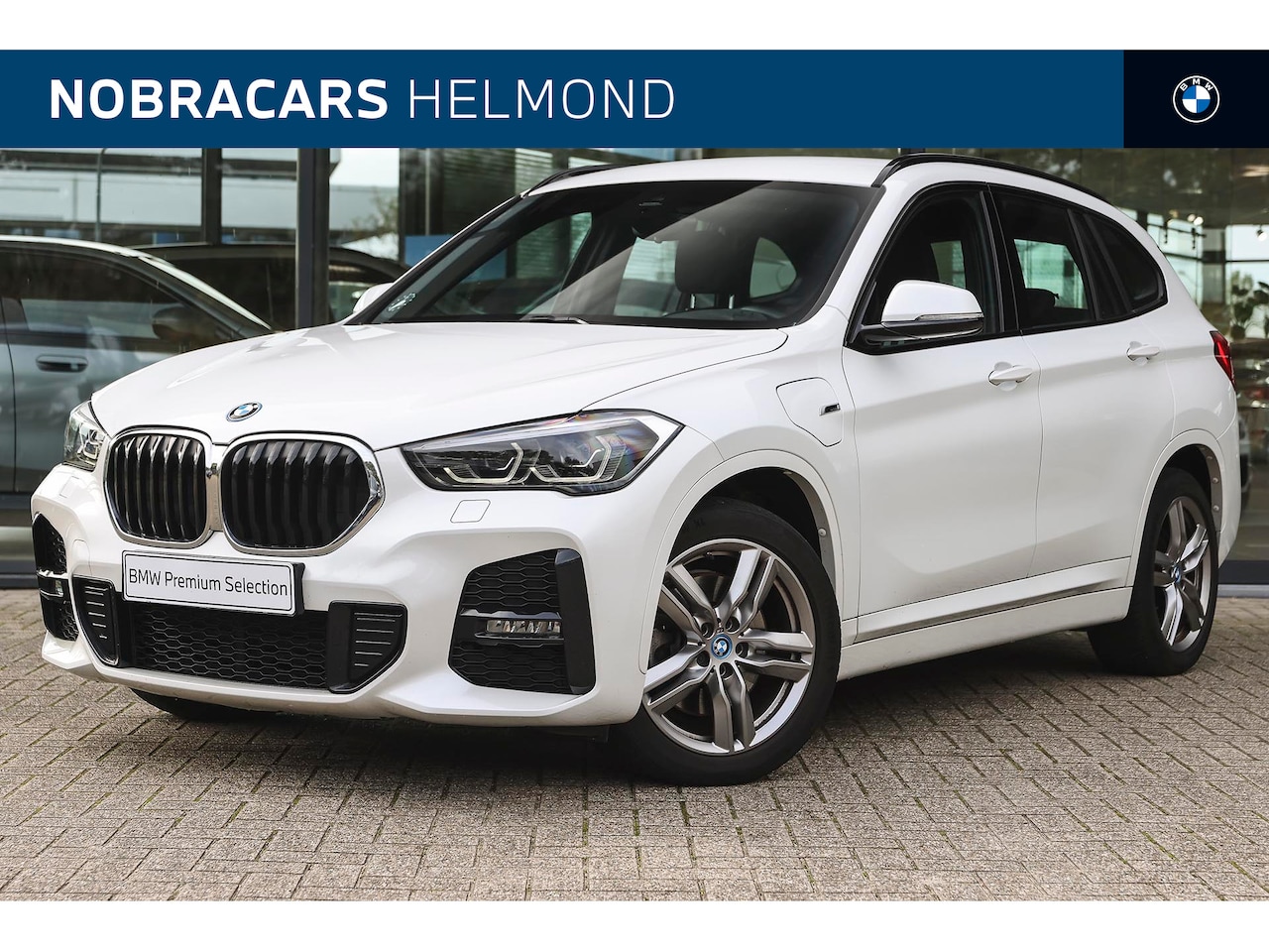 BMW X1 - xDrive25e High Executive M Sport Automaat / Sportstoelen / Stoelverwarming / LED / PDC ach - AutoWereld.nl