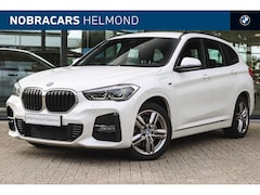 BMW X1 - xDrive25e High Executive M Sport Automaat / Sportstoelen / Stoelverwarming / LED / PDC ach