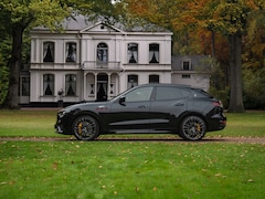 Maserati Levante - 3.8 V8 Trofeo 580pk | Luchtvering | Veel carbon | Bowers & Wilkins | Panoramadak