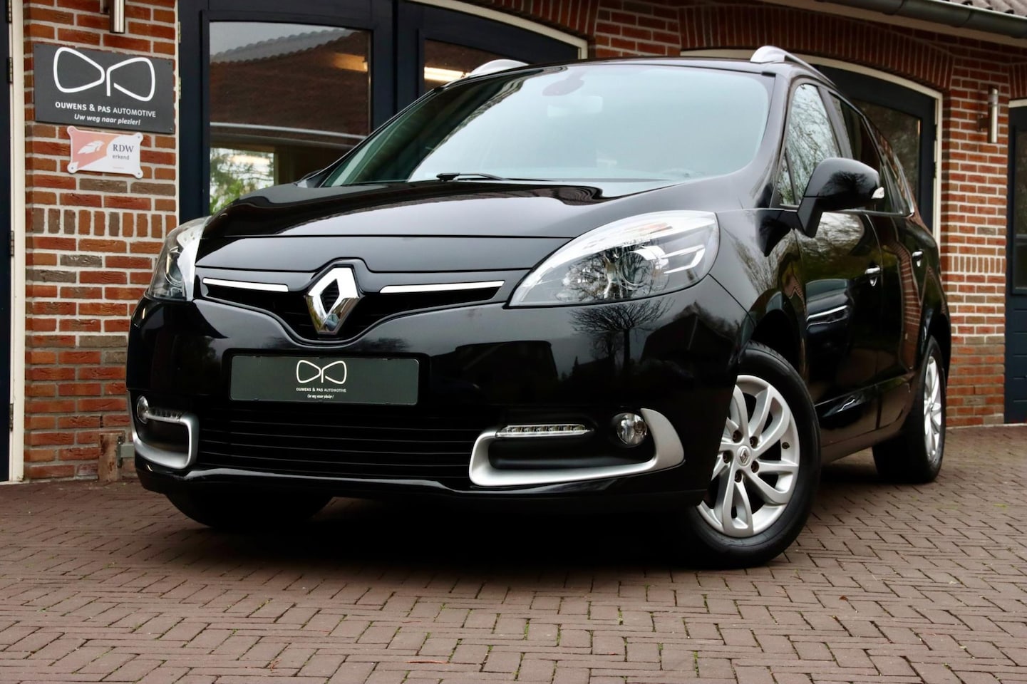 Renault Grand Scénic - 1.2 TCe Limited 7 Persoons | NAVIGATIE | CRUISE | CLIMATE CONTROL - AutoWereld.nl