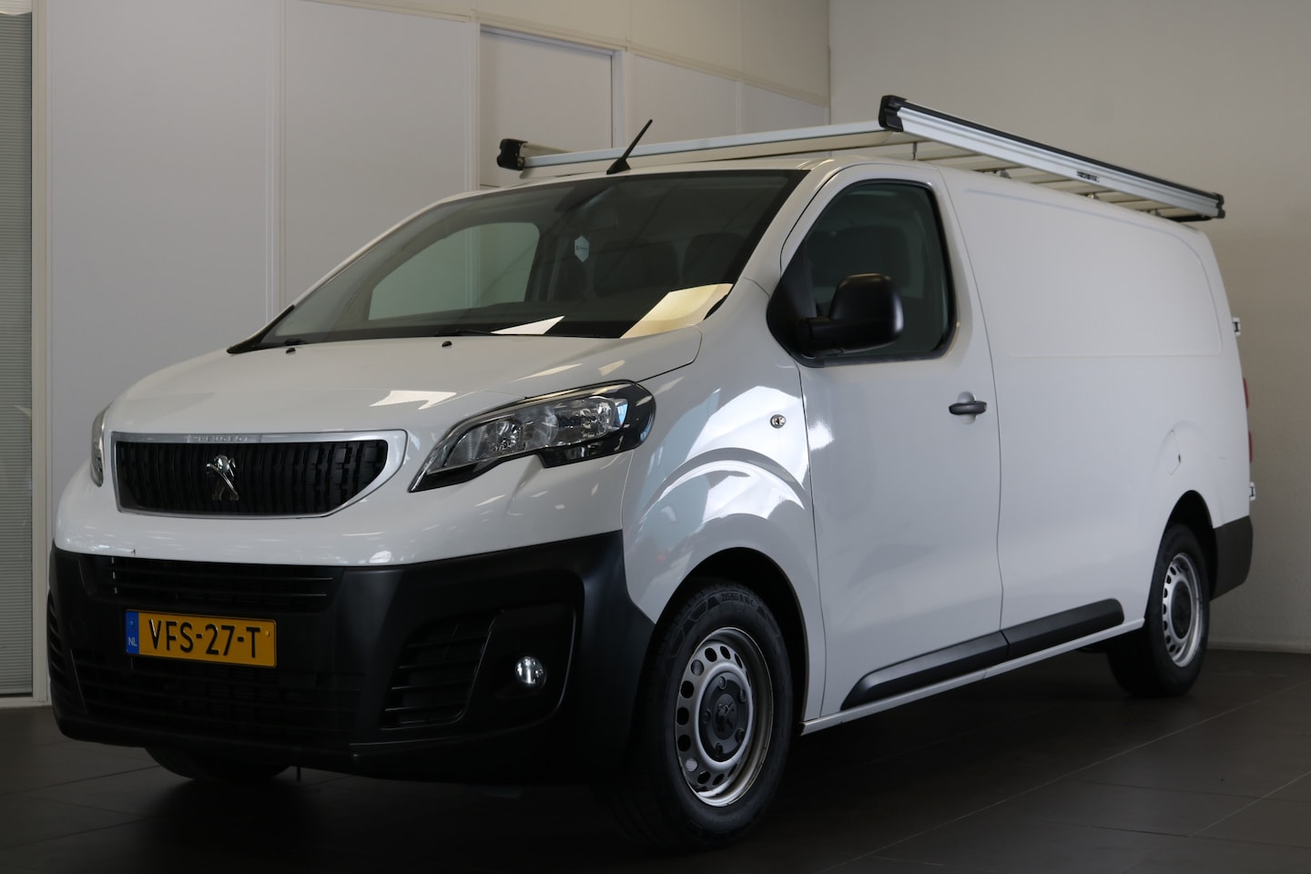 Peugeot Expert - 2.0 BlueHDi 120pk L3 | Verh. laadvermogen | | Navi | Cruise Control | Trekhaak | Imperial - AutoWereld.nl