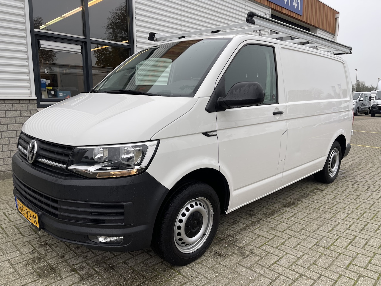 Volkswagen Transporter - 2.0 TDI 102pk L1H1 Comfortline / vaste prijs rijklaar € 17.950 ex btw / lease vanaf € 329 - AutoWereld.nl