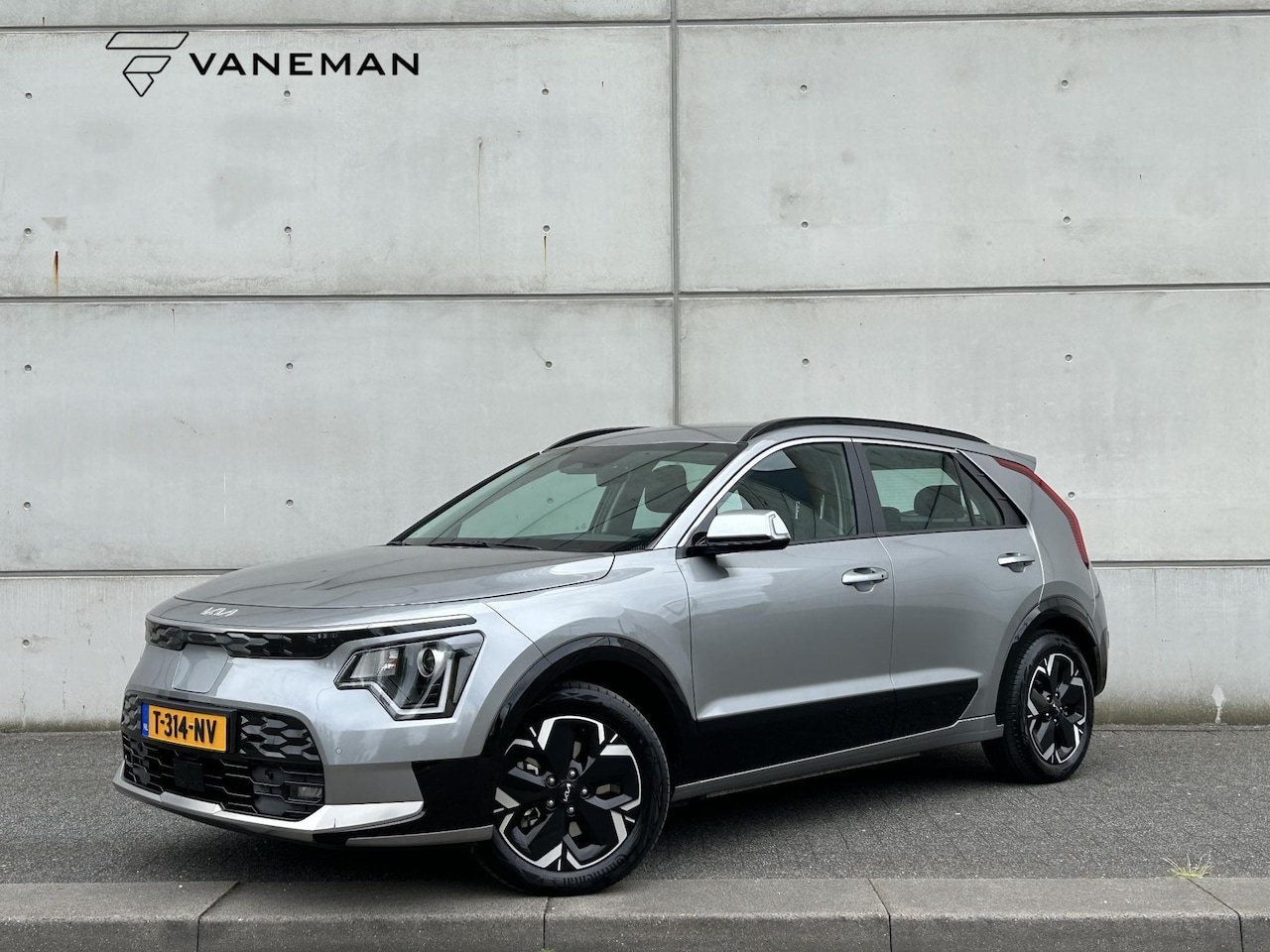 Kia Niro EV - DynamicLine 64.8 kWh Automaat | Camera | Navi | H-Leder | Apple Carplay/Android Auto | Key - AutoWereld.nl