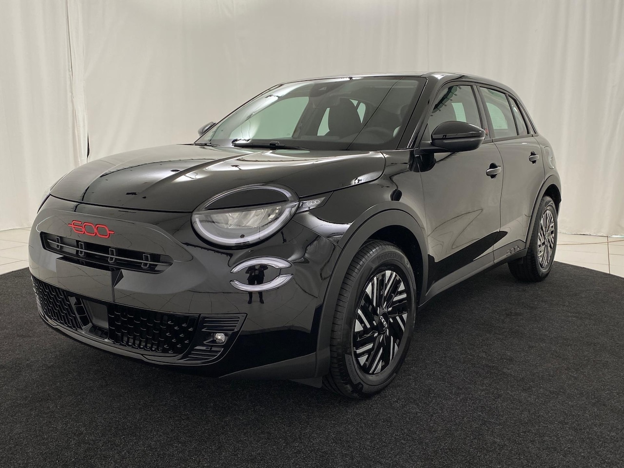 Fiat 600 - 54kWh 156pk Aut Red / Parkeersensoren / Apple Carplay - Android auto - AutoWereld.nl