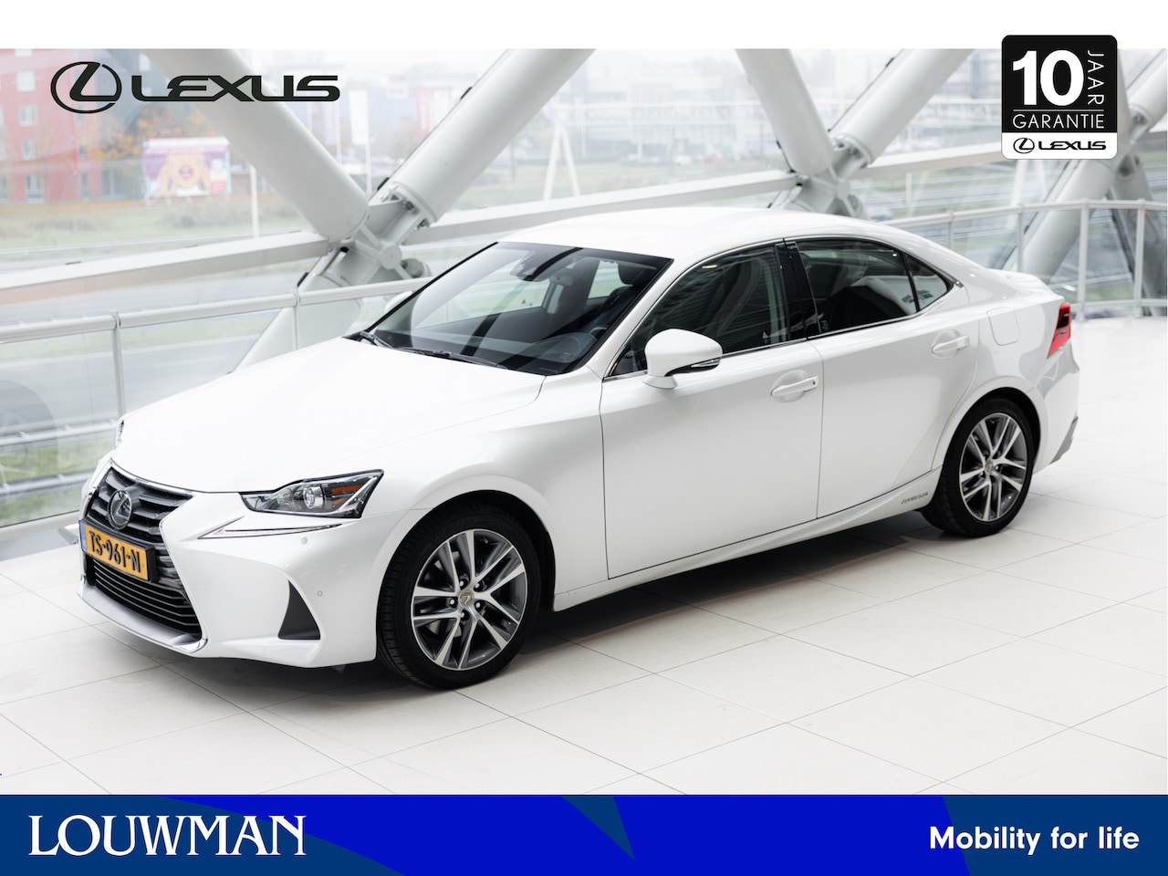 Lexus IS - 300h Hybrid Business Line | Adaptive Cruise Control | Stoelverwarming | Parkeersensoren | - AutoWereld.nl