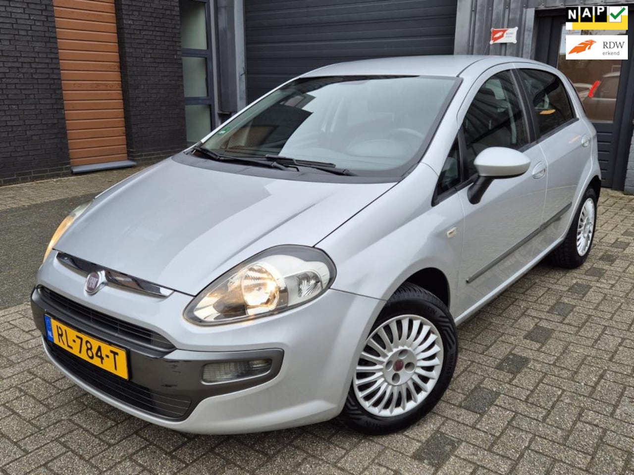 Fiat Punto Evo - 1.4 Business 5-Deurs/Airco/All-Seasonbanden/Nieuwe APK! - AutoWereld.nl