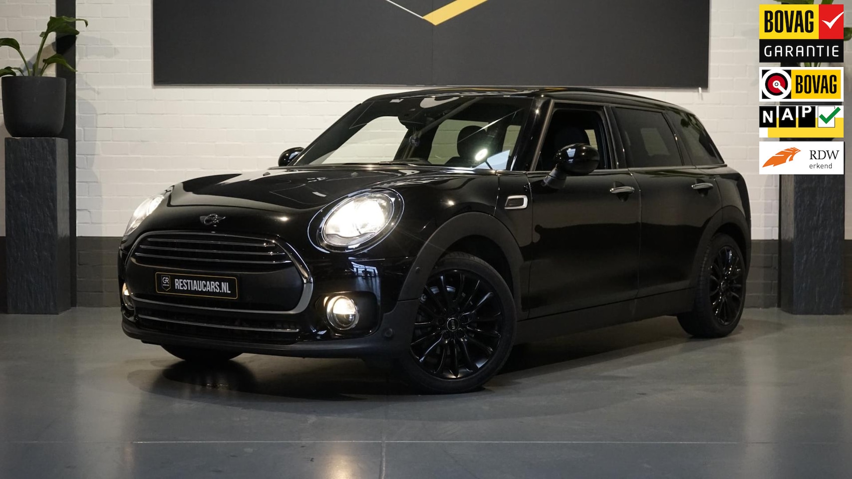 MINI Clubman - Mini 1.5 One Chili JCW John Cooper Works AUTOMAAT-CARBON-CLIMA-CRUISE-HALF LEDER-KEYLESS-N - AutoWereld.nl