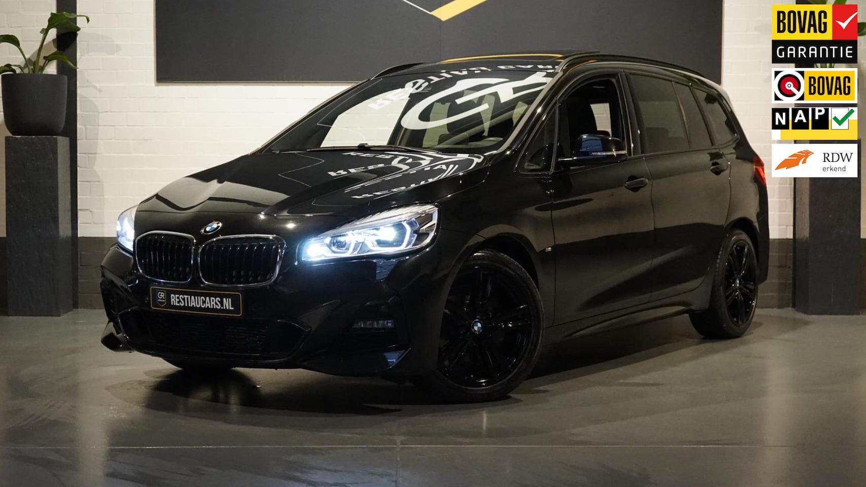 BMW 2-serie Gran Tourer - 220i 7p. M Sport AUTOMAAT-ACC-ALCANTARA-CAMERA-CLIMA-HEAD UP-KEYLESS-NAVI-PANO-WINTER-Etc. - AutoWereld.nl