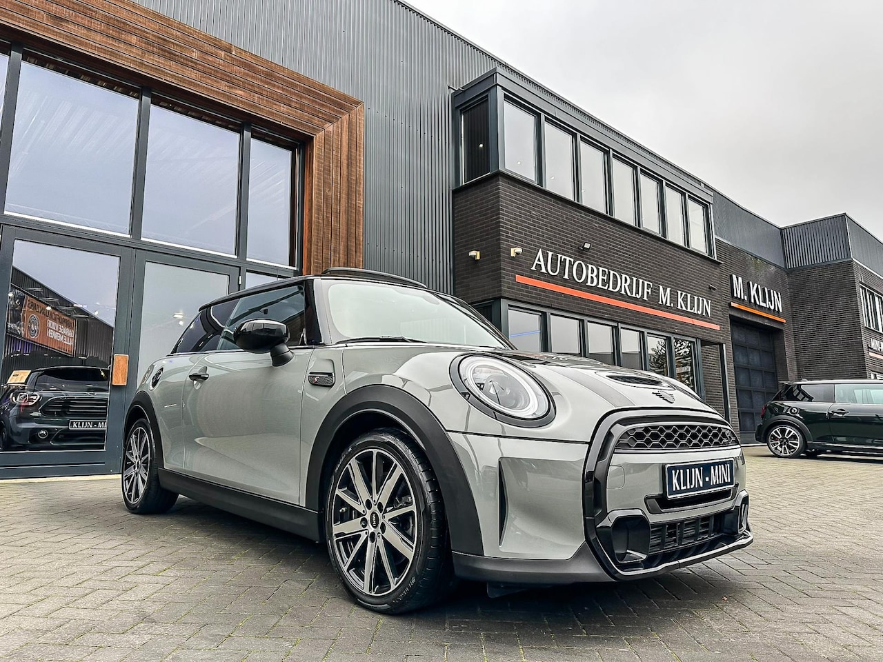 MINI Cooper S - Mini 2.0 MINI Yours F1 aut 178pk/nardo/blackline/pano/camera/btw - AutoWereld.nl