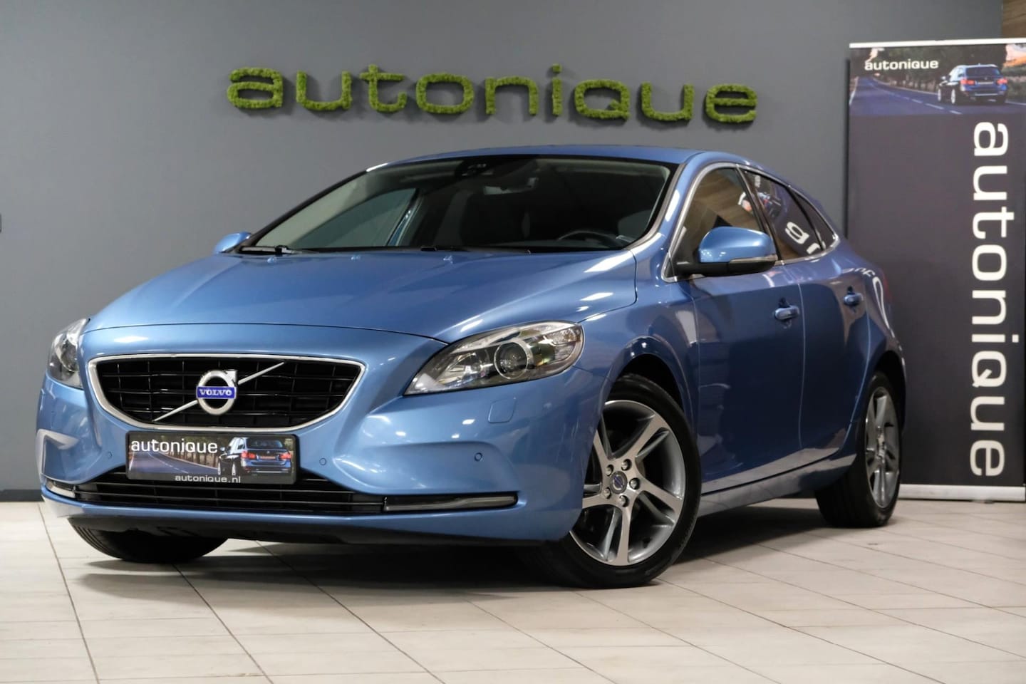 Volvo V40 - 2.0 T3 Momentum *152pk* Trekhaak/Blis/Lane Assist 4 ZGAN Banden - AutoWereld.nl