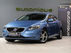 Volvo V40 - 2.0 T3 Momentum *152pk* Trekhaak/Blis/Lane Assist 4 ZGAN Banden