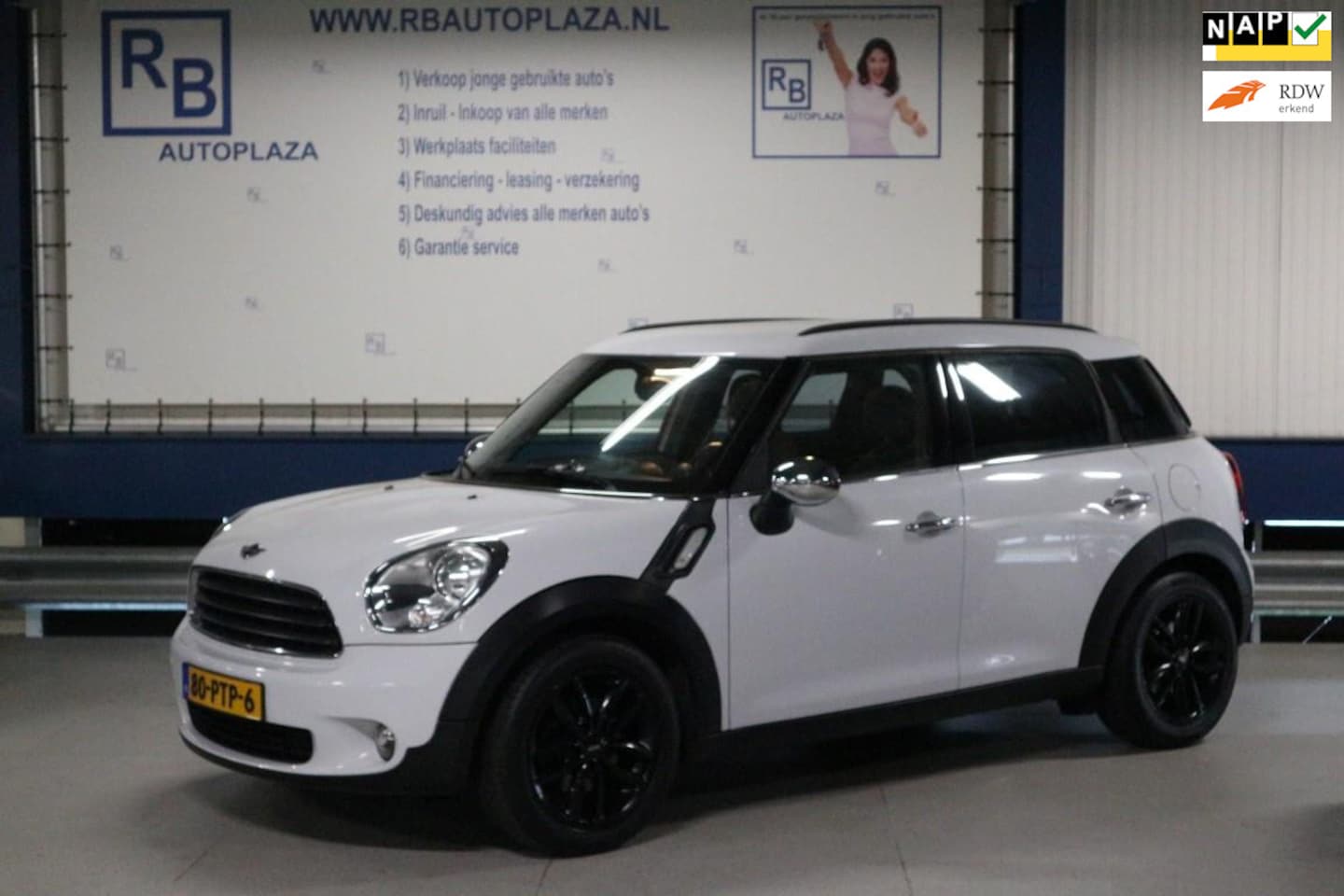 MINI Countryman - Mini 1.6 One / 156dkm / Navi / WHITE ! ! ! - AutoWereld.nl