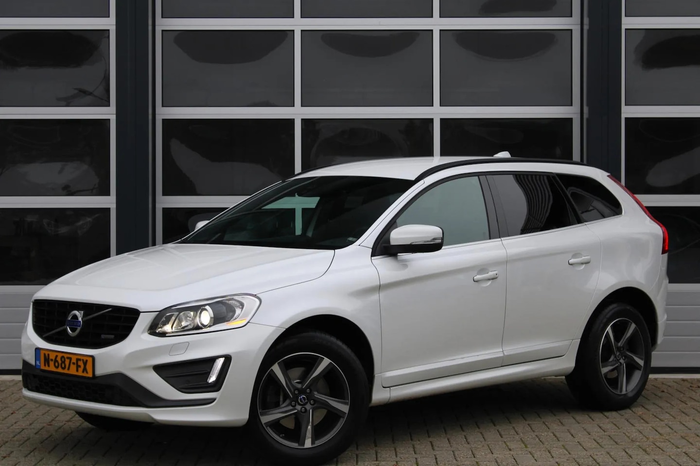 Volvo XC60 - T5 R-Design 245pk | Trekhaak | Memory - AutoWereld.nl