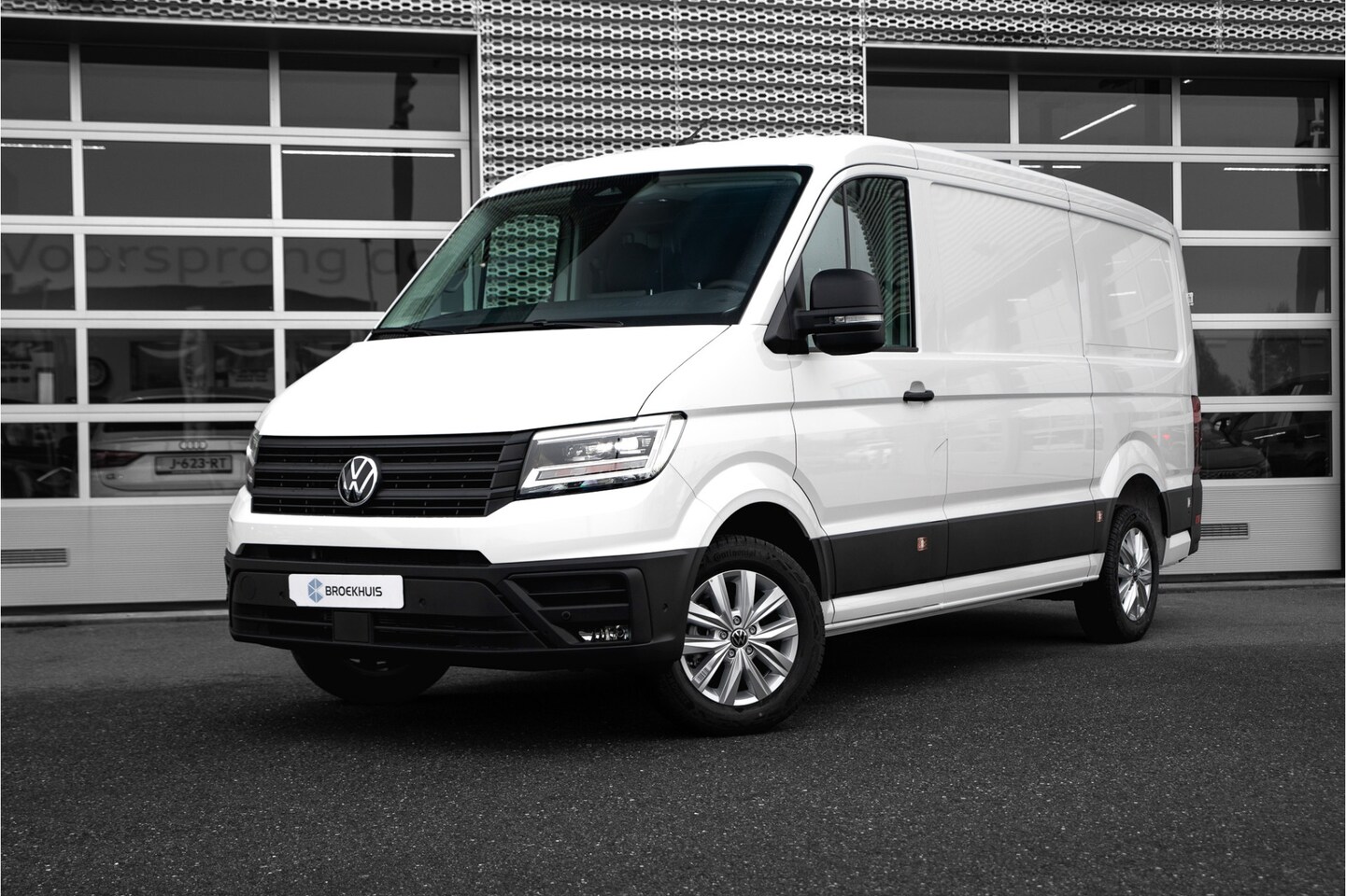 Volkswagen Crafter - 35 2.0 TDI L3H2 Exclusive Edition | GEEN BPM - AutoWereld.nl