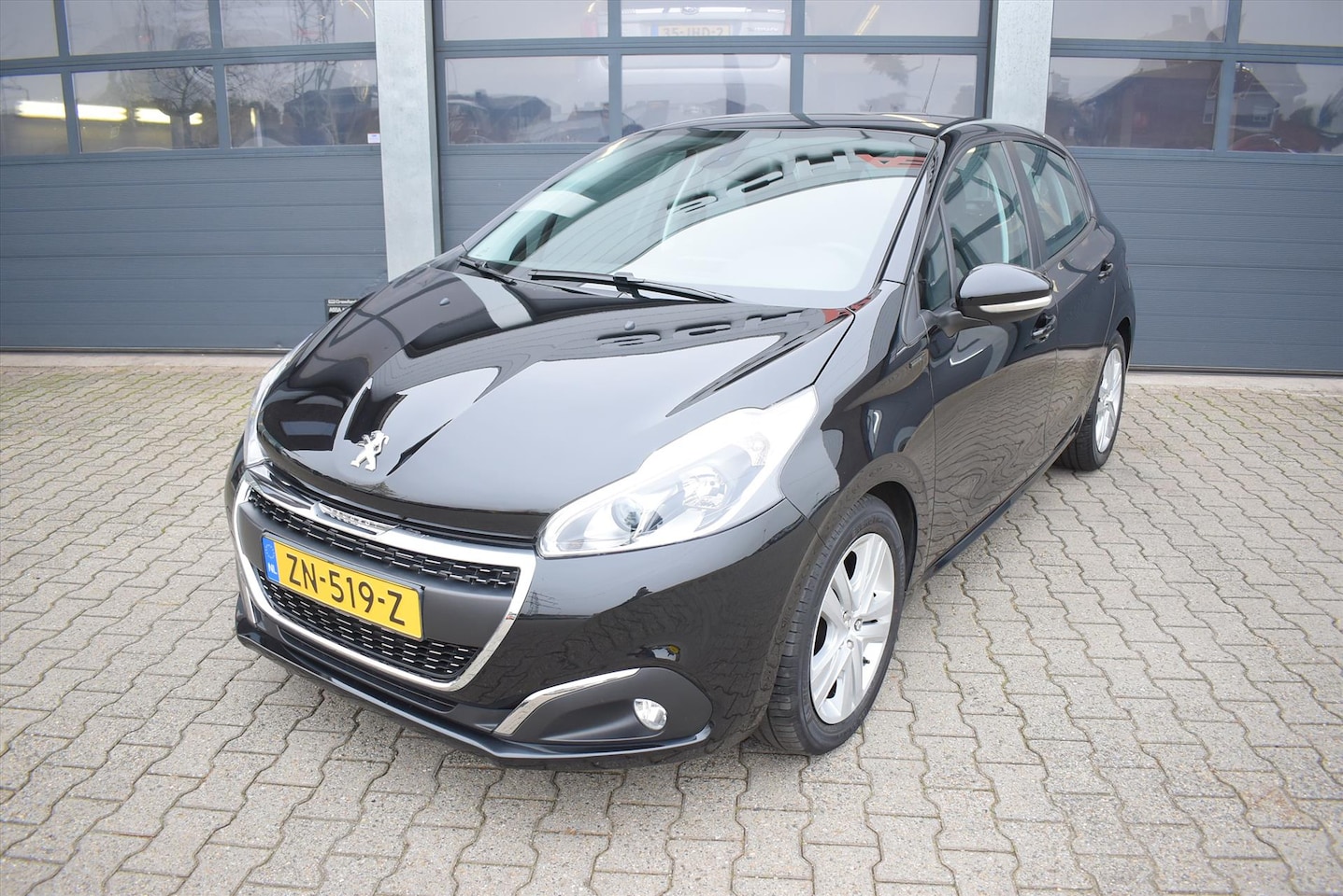 Peugeot 208 - 1.2 PureTech Signature 1.2 Puretech 82pk Signature - AutoWereld.nl