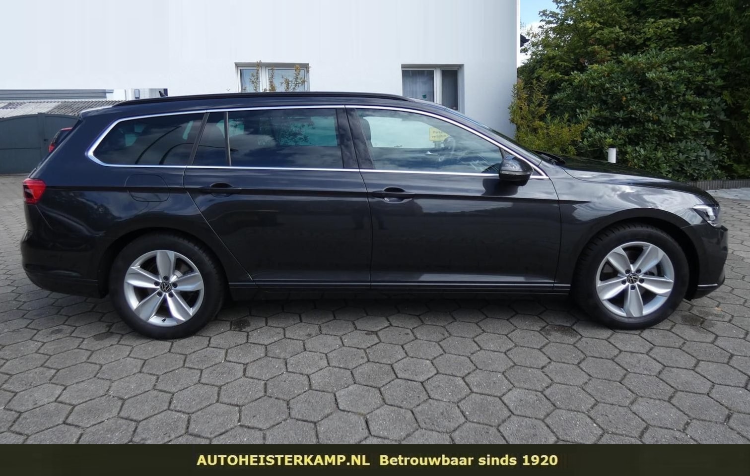 Volkswagen Passat Variant - 2.0 TDI 200 PK DSG ACC TREKHAAK CAMERA LED - AutoWereld.nl