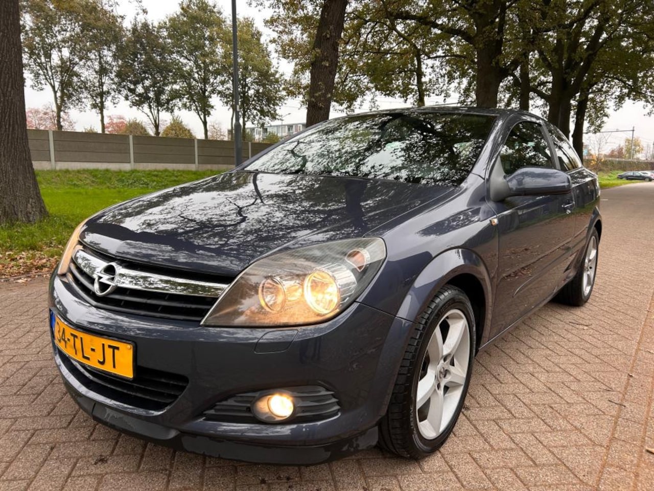 Opel Astra GTC - 1.6 Cosmo 2006 airco nap - AutoWereld.nl