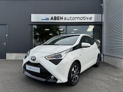 Toyota Aygo - 1.0 VVT-i 72PK X-Play 5-deurs (CAMERA|CARPLAY|4-SEIZ. BANDEN)