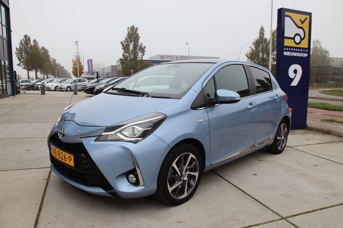 Toyota Yaris - 1.5 Hybrid Premium Trekhaak, 1e eig, Pano, Clima, Keyless, NL auto WINTERSALE! - AutoWereld.nl