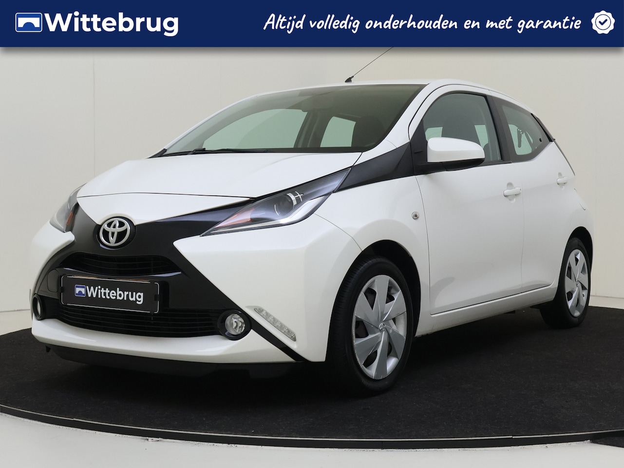 Toyota Aygo - 1.0 VVT-i x-play | Airconditioning | Trekhaak | Camera - AutoWereld.nl