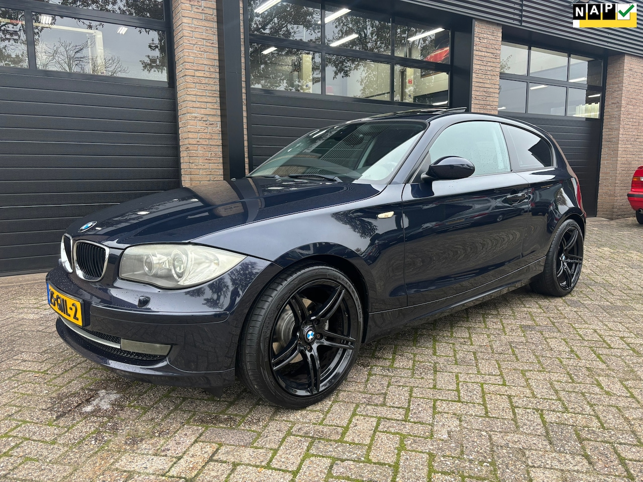 BMW 1-serie - 118i Business Line Automaat - AutoWereld.nl