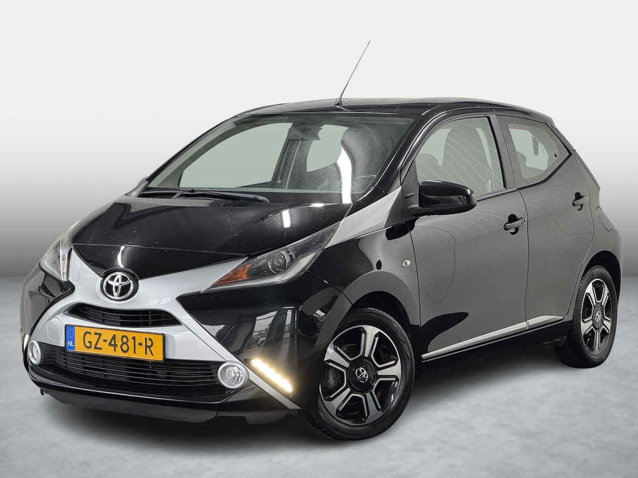 Toyota Aygo - 1.0 VVT-i X-Clusive Navi Camera Clima Keyless - AutoWereld.nl