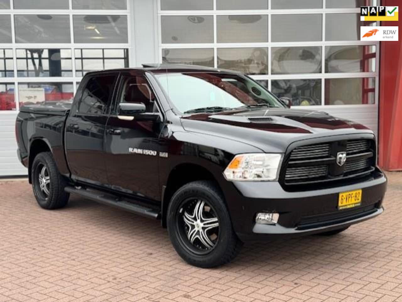 Dodge Ram 1500 - 5.7 V8 4x4 Quad Cab 6'4 G3/Schuifdak/Trekhaak - AutoWereld.nl