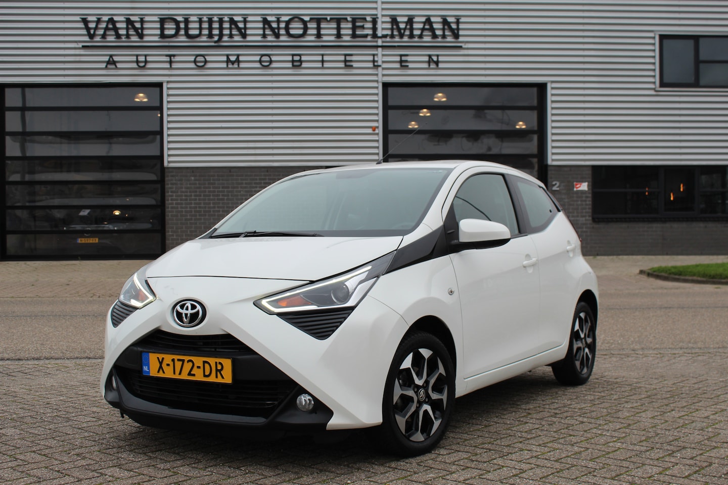 Toyota Aygo - 1.0 VVT-i x-cite / Carplay / Camera / Automaat - AutoWereld.nl