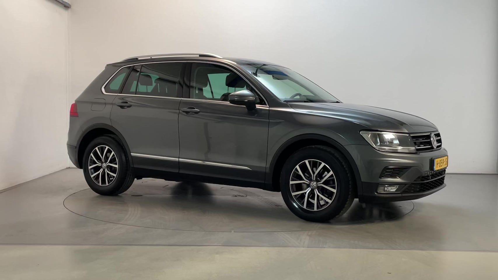 Volkswagen Tiguan - 1.5 TSI 150pk DSG ACT Comfortline Business Alcantara Panoramadak Stoelverwarming DAB+ - AutoWereld.nl