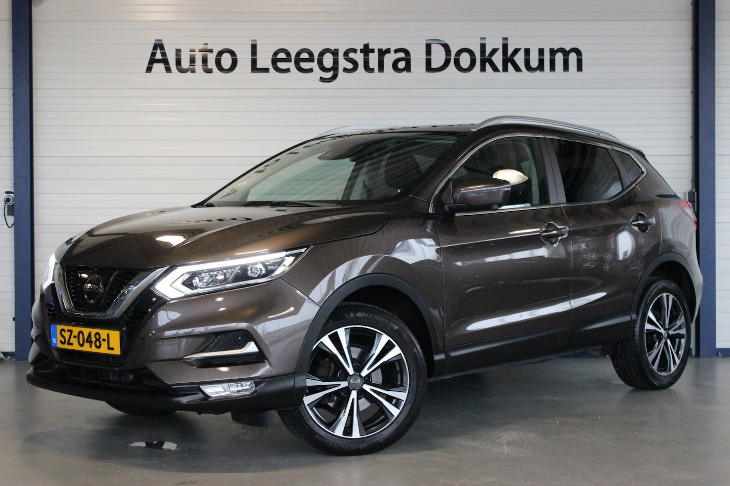 Nissan Qashqai - 1.2 N-Connecta Pano | Trekhaak | Camera | Navi | Bluetooth | 18" LMvV | PDC - AutoWereld.nl