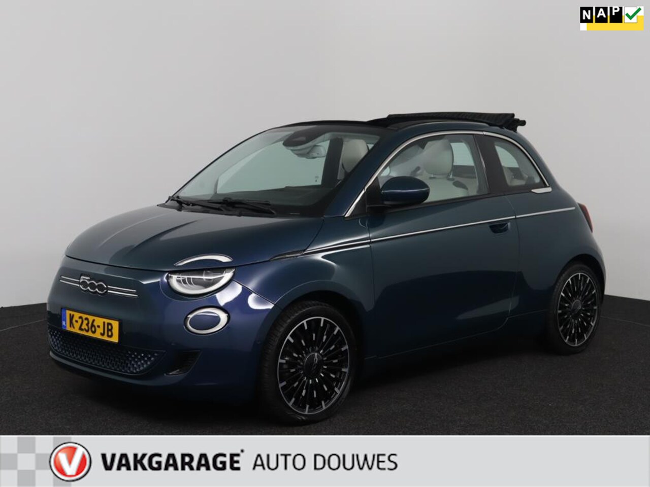 Fiat 500 C - La Prima 42 kWh | NAP | 1e eigenaar | Camera | Cabrio | Carplay - AutoWereld.nl