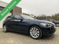 BMW 1-serie - 116i Urban Line NAP NWE APK Airco Groot NAVI Trekhaak Cruise Control