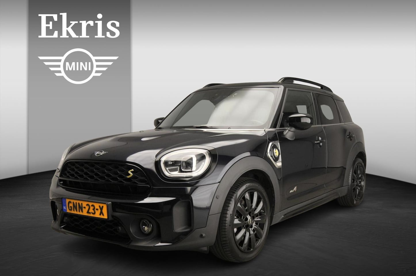 MINI Countryman - Cooper SE All 4 / Leder / Panoramadak / Sportstoelen / PDC / LED / Alu wielen 18 inch - AutoWereld.nl