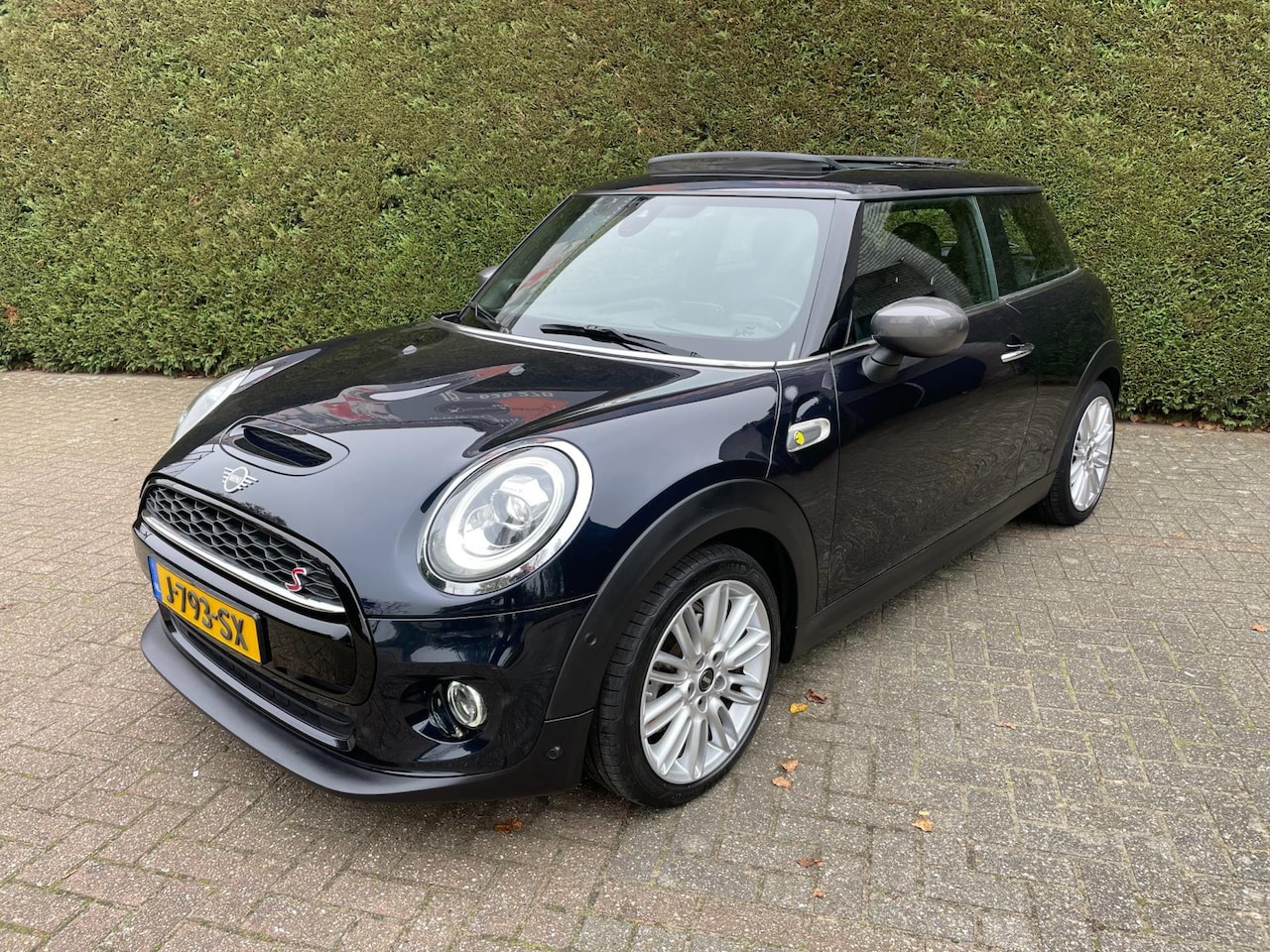 MINI Mini-Electric - Yours Yours , Leder! Panorama! Head-up! Harman-Kardon! apple-carplay! - AutoWereld.nl