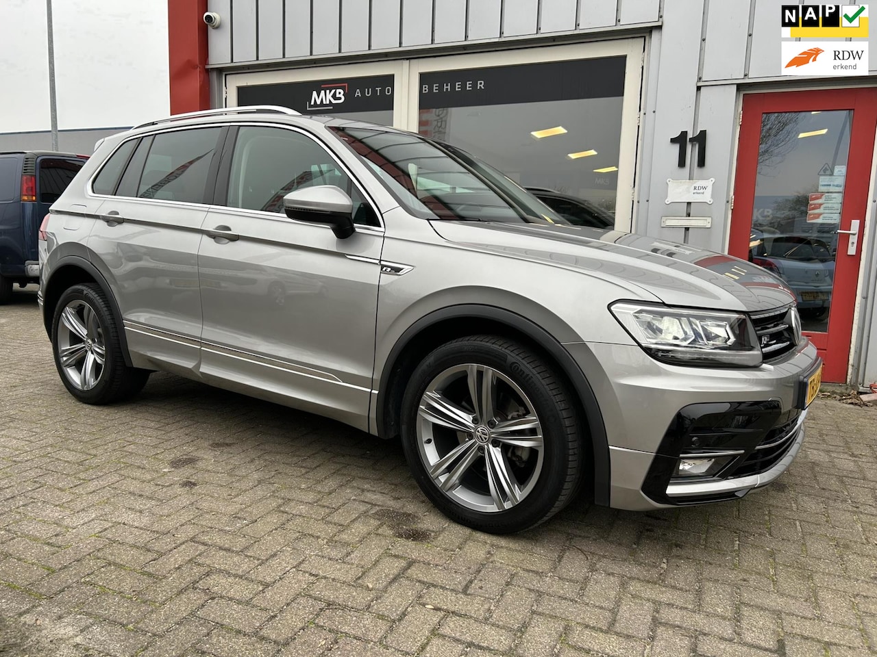 Volkswagen Tiguan - 1.4 TSI 4Motion Highline R-LINE/Automaat/PanoDak - AutoWereld.nl