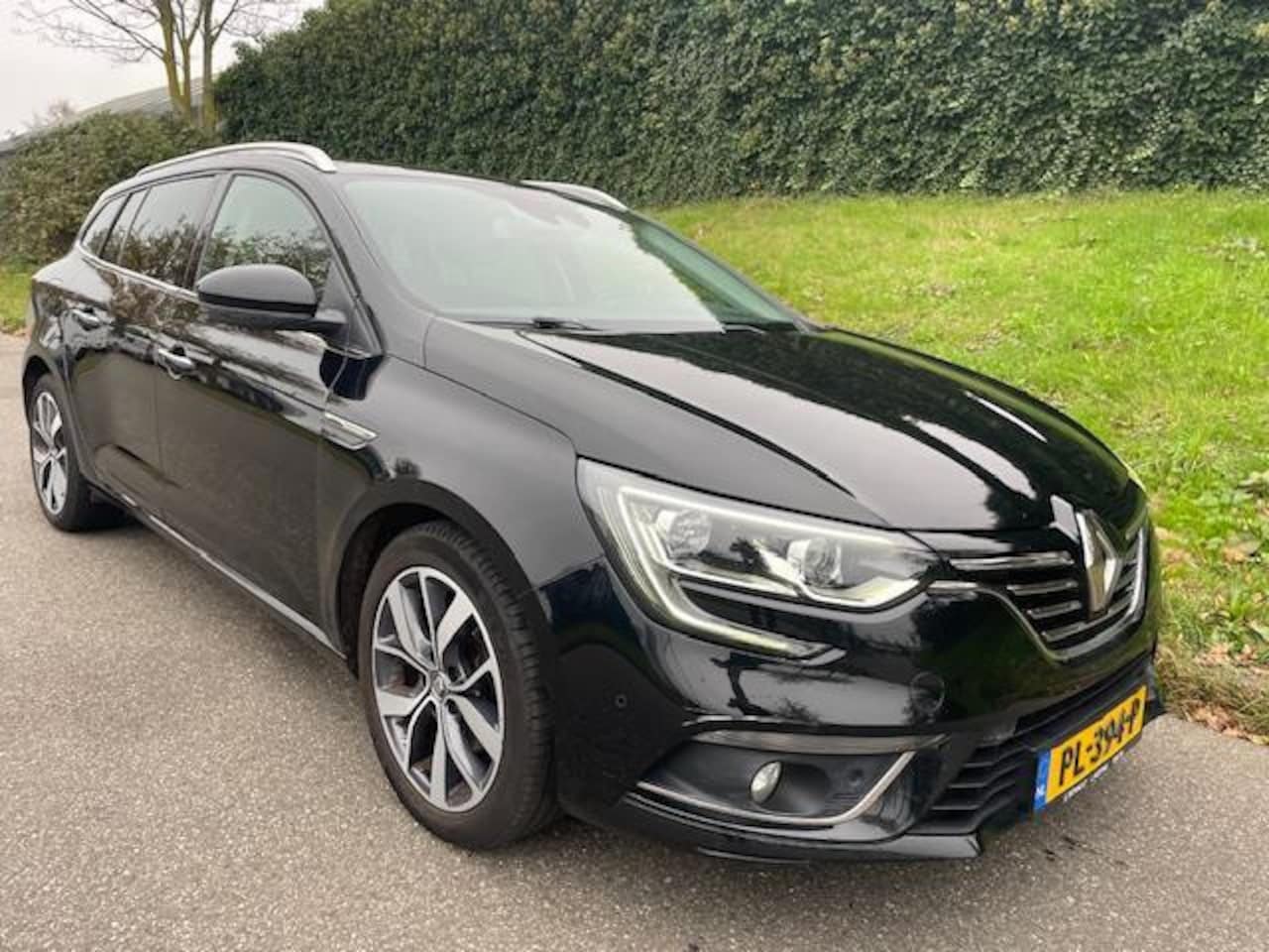 Renault Mégane Estate - 1.6 dCi Bose - Panoramadak - Leder - Camera - Groot scherm - AutoWereld.nl