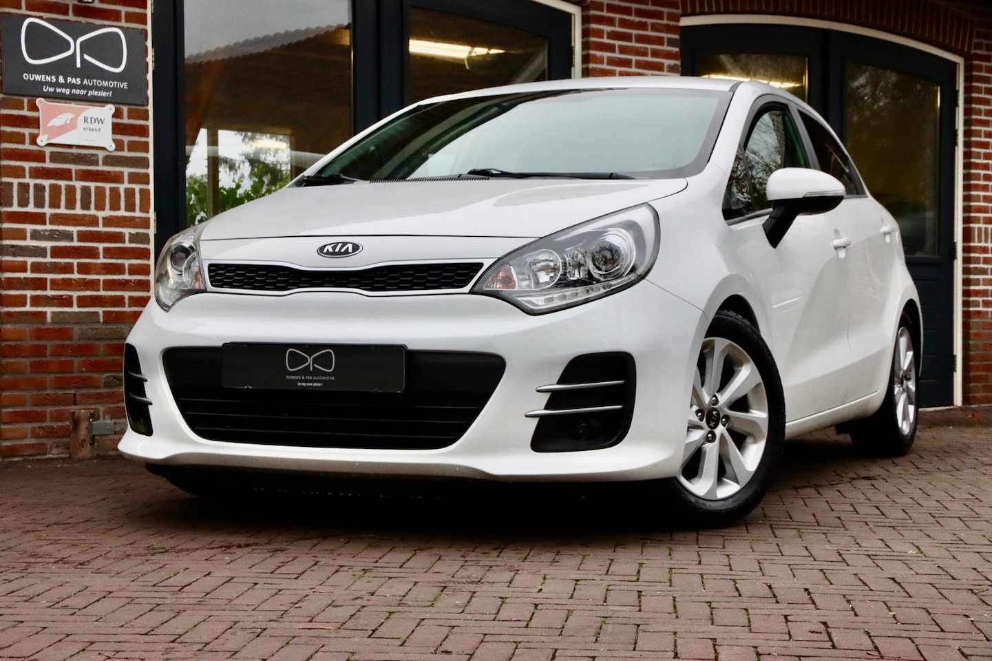 Kia Rio - 1.2 CVVT DynamicLine | NAVIGATIE | CAMERA | STUURWIELVERW. | CRUISE CONTROL - AutoWereld.nl