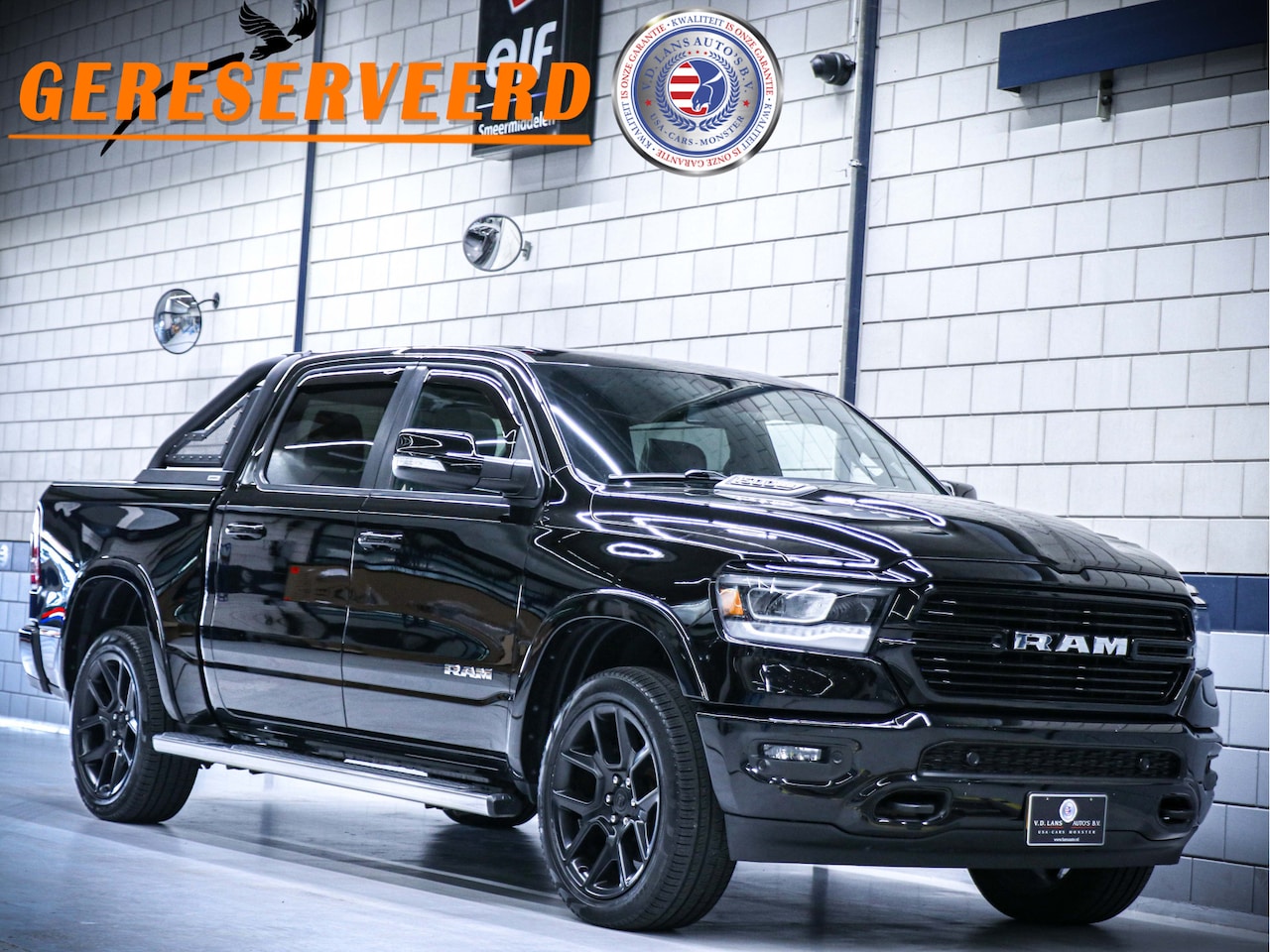 Dodge Ram 1500 - Laramie Night | Luchtvering + panoramadak | 1e eigenaar | 5.7L HEMI V8 4x4 Crew Cab - AutoWereld.nl